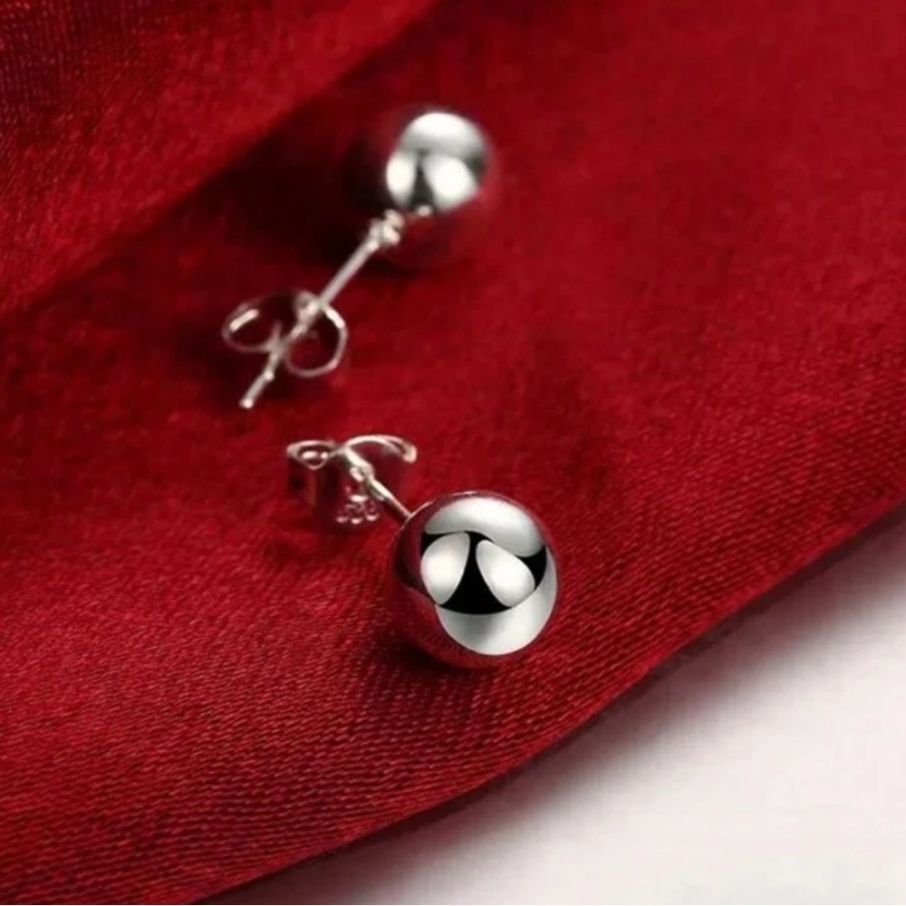 Elegant 925 Silver Stud Earrings - Picture 3 of 7
